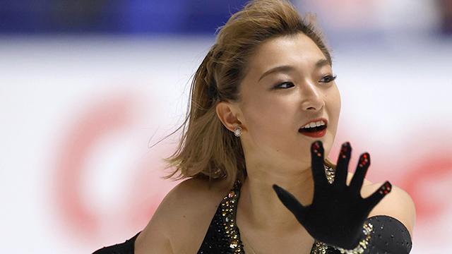 THE ICE 当選品 坂本花織 宮原知子 三原舞依　直筆サイン入　限定品 THE ICE 2022」坂本花織・三原舞依・宮原知子 × 人気