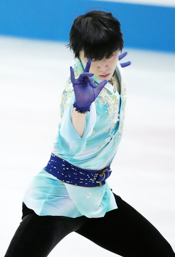 【新品☆セット】羽生結弦　フィギュアスケーターズVol15 ＋Vol21 プロスケーター羽生結弦の1年をまとめた2冊の本『Ice Jewels Vol