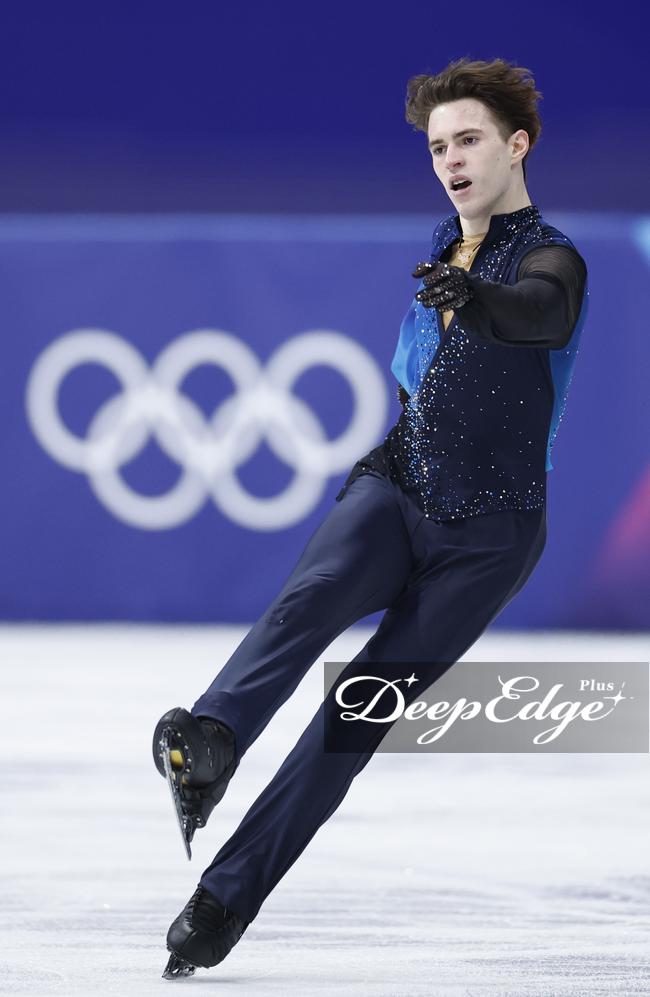 男子フリー 演技するミハイル・シャイドロフ=ミラノ(共同)