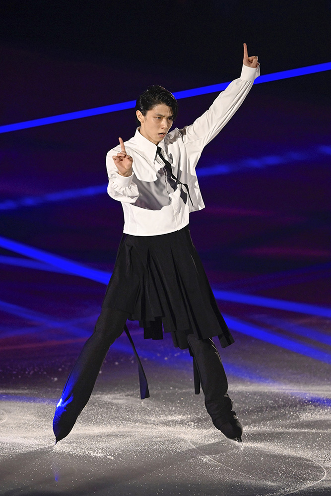 アイスショー「ＲＥＡＬＩＶＥ」で演技する羽生結弦さん＝セキスイハイムスーパーアリーナ