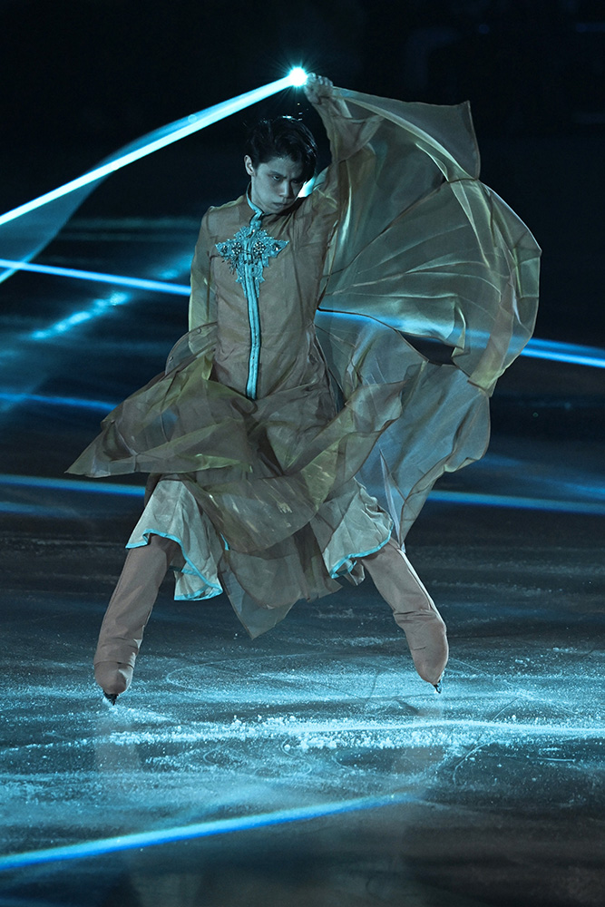 アイスショー「ＲＥＡＬＩＶＥ」で演技する羽生結弦さん＝セキスイハイムスーパーアリーナ